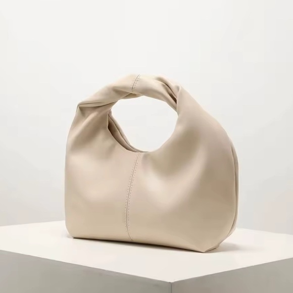 Elegant Cream Handbag - Picture 3 of 6